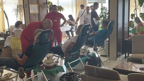 PETICIJA KLUBA DOBROVOLJNIH DAVALACA KRVI: Vratite transfuziološku službu u Meljine PETICIJA KLUBA DOBROVOLJNIH DAVALACA KRVI: Vratite transfuziološku službu u Meljine