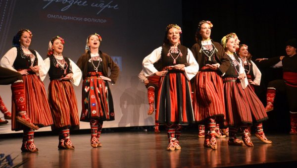 SAČUVATI SELA I OBIČAJE: Ponovo oživeo festival Znanjem, pesmom i igrom kroz Semberiju SAČUVATI SELA I OBIČAJE: Ponovo oživeo festival Znanjem, pesmom i igrom kroz Semberiju