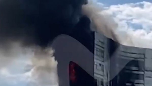 ПОГИНУЛЕ ДВЕ ОСОБЕ: Нови детаљи стравичног пожара у близини Москве, људи искакали кроз прозоре да се спасу (ВИДЕО) ПОГИНУЛЕ ДВЕ ОСОБЕ: Нови детаљи стравичног пожара у близини Москве, људи искакали кроз прозоре да се спасу (ВИДЕО)