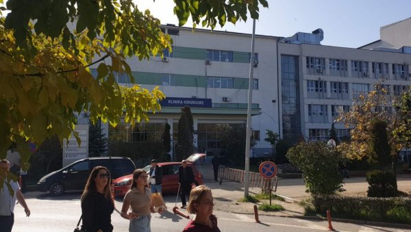 ЈОШ НЕ ВЕРУЈЕМ ДА НИКО НИЈЕ ВИДЕО ОТМИЦУ: Исповест супруге чувеног хирурга др Андрије Томановића, киднапованог пре 25 година у Приштини ЈОШ НЕ ВЕРУЈЕМ ДА НИКО НИЈЕ ВИДЕО ОТМИЦУ: Исповест супруге чувеног хирурга др Андрије Томановића, киднапованог пре 25 година у Приштини