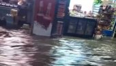 ULICE SE PRETVORILE U REKE: Nestvarni prizori snažnog nevrema koje besni Srbijom (VIDEO) ULICE SE PRETVORILE U REKE: Nestvarni prizori snažnog nevrema koje besni Srbijom (VIDEO)