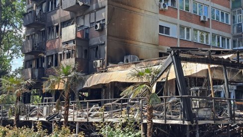 NIŠTA VIŠE NEMAMO OSIM GOLIH ŽIVOTA: Nakon požara u višespratnici u Novom Beogradu, stanari uplašeni i očajni (FOTO) NIŠTA VIŠE NEMAMO OSIM GOLIH ŽIVOTA: Nakon požara u višespratnici u Novom Beogradu, stanari uplašeni i očajni (FOTO)