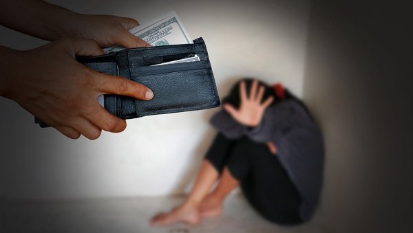 ХОРОР У БЕОГРАДУ: Ћеркину другарицу батинама терао на проституцију, ангажовао зета и сестрића ХОРОР У БЕОГРАДУ: Ћеркину другарицу батинама терао на проституцију, ангажовао зета и сестрића