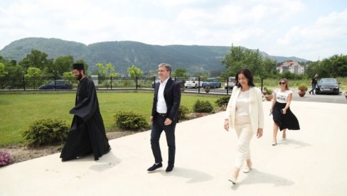 OSVEĆENI TEMELJI PAROHIJSKOG DOMA: Duhovni izvor u užičkom naselju Krčagovo OSVEĆENI TEMELJI PAROHIJSKOG DOMA: Duhovni izvor u užičkom naselju Krčagovo