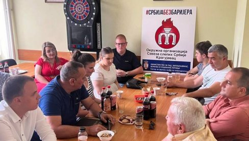 PRAVNI FAKULTET U KRAGUJEVCU: Slepi i slabovidi studenti mogu da studiraju, podrška obezbeđena PRAVNI FAKULTET U KRAGUJEVCU: Slepi i slabovidi studenti mogu da studiraju, podrška obezbeđena