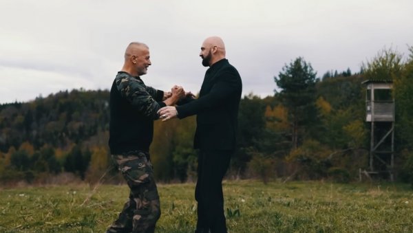 РАМО ИСАК ОБЈАВИО СПОТ СА РАТНИМ ЗЛОЧИНЦИМА: Министар унутрашњих послова БиХ се грли са крвавим Насером РАМО ИСАК ОБЈАВИО СПОТ СА РАТНИМ ЗЛОЧИНЦИМА: Министар унутрашњих послова БиХ се грли са крвавим Насером