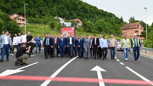 IZMEĐU CRNE GORE I SRBIJE BEZ ČEKANJA I ZEBNJE: Konačno, nakon četiri godine, završena rekonstrukcija puta Rožaje-Špiljani IZMEĐU CRNE GORE I SRBIJE BEZ ČEKANJA I ZEBNJE: Konačno, nakon četiri godine, završena rekonstrukcija puta Rožaje-Špiljani