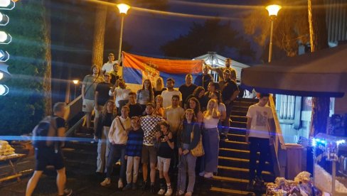 REPUBLIKA SRPSKA ZDUŠNO NAVIJA: Atmosfera na ulicama Banja Luke na vrhuncu (FOTO) REPUBLIKA SRPSKA ZDUŠNO NAVIJA: Atmosfera na ulicama Banja Luke na vrhuncu (FOTO)