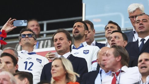 SRPSKI OBILIĆ! Novak Đoković i cela Srbija na Vidovdan gledaju u nebo iznad Londona SRPSKI OBILIĆ! Novak Đoković i cela Srbija na Vidovdan gledaju u nebo iznad Londona