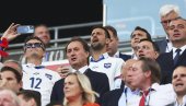 SRPSKI OBILIĆ! Novak Đoković i cela Srbija na Vidovdan gledaju u nebo iznad Londona SRPSKI OBILIĆ! Novak Đoković i cela Srbija na Vidovdan gledaju u nebo iznad Londona