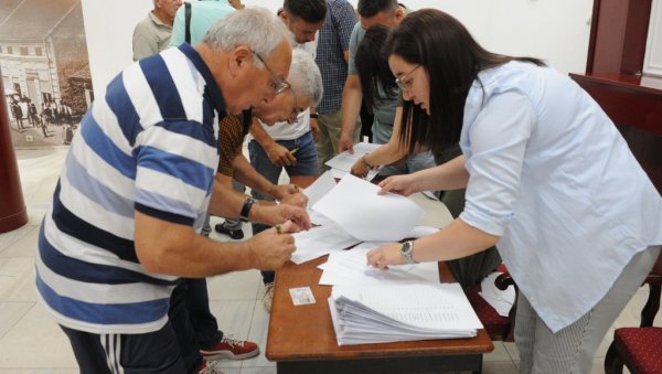 ДОДЕЉЕНО 46 КОТЛОВА НА ГАС: Краљевчани настављају пројекат смањења загађења ваздуха из ложишта (ФОТО) ДОДЕЉЕНО 46 КОТЛОВА НА ГАС: Краљевчани настављају пројекат смањења загађења ваздуха из ложишта (ФОТО)