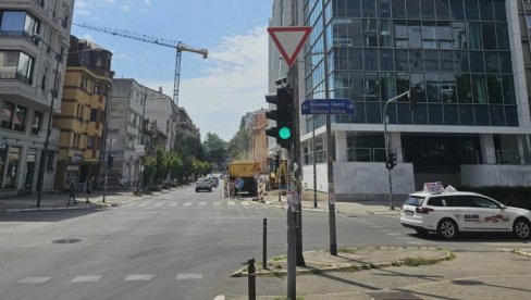 SREĆOM, NEMA OBUSTAVA: Izmene saobraćaja zbog radova oko zgrade novog suda u Novom Sadu SREĆOM, NEMA OBUSTAVA: Izmene saobraćaja zbog radova oko zgrade novog suda u Novom Sadu