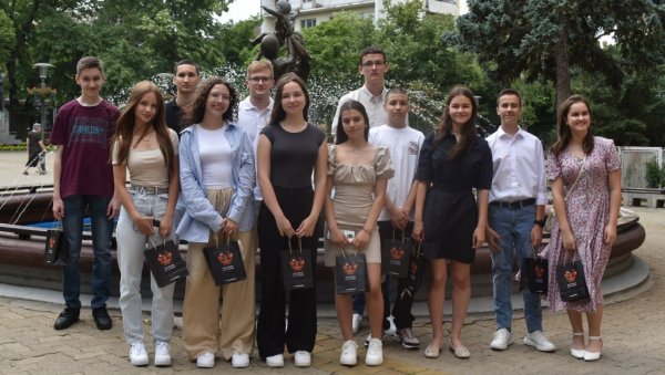 НАЈБОЉИ ЂАЦИ ПОНОС СТАРИЈИМА И УЗОР МЛАЂИМА: Град организовао пријем за ученике генерације у Кикинди ( Фото) НАЈБОЉИ ЂАЦИ ПОНОС СТАРИЈИМА И УЗОР МЛАЂИМА: Град организовао пријем за ученике генерације у Кикинди ( Фото)