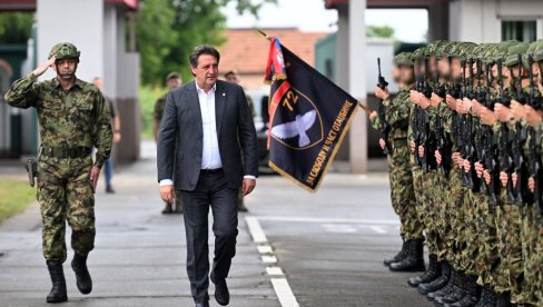 SRBIJA I NJENI GRAĐANI MOGU BITI SPOKOJNI: Ministar odbrane obišao 72. brigadu za specijalne operacije SRBIJA I NJENI GRAĐANI MOGU BITI SPOKOJNI: Ministar odbrane obišao 72. brigadu za specijalne operacije
