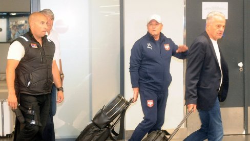 OSTAVKA? AJDE, SLEDEĆE PITANJE... Prva izjava Piksija nakon sletanja u Beograd OSTAVKA? AJDE, SLEDEĆE PITANJE... Prva izjava Piksija nakon sletanja u Beograd