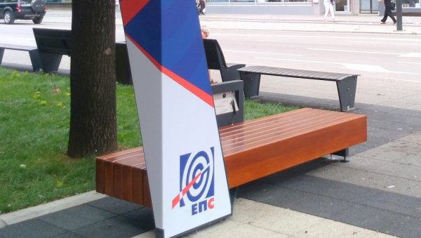 БЕСПЛАТАН ИНТЕРНЕТ, НИВО БУКЕ И ПУЊАЧ МОБИЛНИХ ТЕЛЕФОНА: Соларна клупа постављена у центру Пожаревца БЕСПЛАТАН ИНТЕРНЕТ, НИВО БУКЕ И ПУЊАЧ МОБИЛНИХ ТЕЛЕФОНА: Соларна клупа постављена у центру Пожаревца