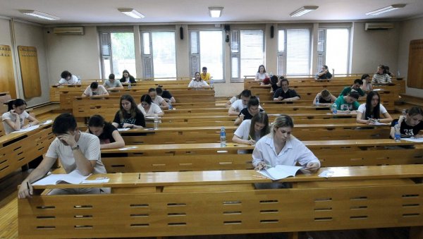 НИСТЕ СЕ УПИСАЛИ НА ФАКУЛТЕТ? Ево где има слободних места, нови рок већ у јулу НИСТЕ СЕ УПИСАЛИ НА ФАКУЛТЕТ? Ево где има слободних места, нови рок већ у јулу