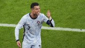 DRAMA! Navijač pokušao da ubije Kristijana Ronalda pokraj terena?! (VIDEO) DRAMA! Navijač pokušao da ubije Kristijana Ronalda pokraj terena?! (VIDEO)