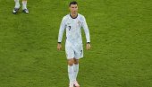 MALO JE HLADNO: Svi bruje o potezu Ronalda, navijače ostavio u neverici (VIDEO) MALO JE HLADNO: Svi bruje o potezu Ronalda, navijače ostavio u neverici (VIDEO)