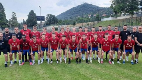 NOVI TRENER OKUPIO RENOVIRANI TIM: OFK Vršac počeo pripreme sa još većim ambicijama NOVI TRENER OKUPIO RENOVIRANI TIM: OFK Vršac počeo pripreme sa još većim ambicijama