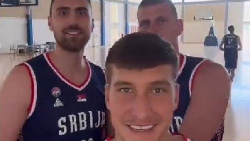 JOKIĆ I DRUŽINA SE LUDO ZABAVLJAJU: Reprezentativce Srbije pitali šta bi bili da nisu košarkaši JOKIĆ I DRUŽINA SE LUDO ZABAVLJAJU: Reprezentativce Srbije pitali šta bi bili da nisu košarkaši