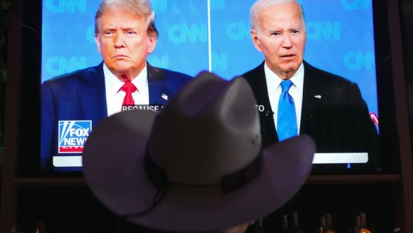 НИСУ ПРОБЛЕМ ГОДИНЕ, ОН ЖЕЛИ ДА УНИШТИ ЗЕМЉУ Трамп оплео по Бајдену након дебате: Да ли сте гледали то? НИСУ ПРОБЛЕМ ГОДИНЕ, ОН ЖЕЛИ ДА УНИШТИ ЗЕМЉУ Трамп оплео по Бајдену након дебате: Да ли сте гледали то?