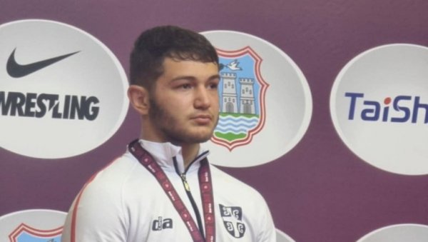 НА ЕП У НОВОМ САДУ: Сребро за Стевана Којића, рвача Пролетера (ФОТО) НА ЕП У НОВОМ САДУ: Сребро за Стевана Којића, рвача Пролетера (ФОТО)