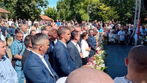 МИТРОПОЛИТ ЈОАНИКИЈЕ СЛУЖИО ВИДОВДАНСКУ ЛИТУРГИЈУ: Стотине верника слило се у порту манастира Грачаница (ФОТО/ВИДЕО) МИТРОПОЛИТ ЈОАНИКИЈЕ СЛУЖИО ВИДОВДАНСКУ ЛИТУРГИЈУ: Стотине верника слило се у порту манастира Грачаница (ФОТО/ВИДЕО)