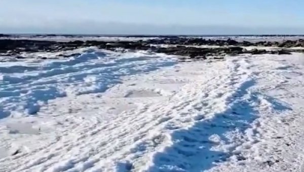 ПОГЛЕДАЈТЕ - ЗАМРЗЛИ СЕ МОРСКИ ТАЛАСИ НА ОГЊЕНОЈ ЗЕМЉИ: Зима стигла на аргентиски архипелаг ПОГЛЕДАЈТЕ - ЗАМРЗЛИ СЕ МОРСКИ ТАЛАСИ НА ОГЊЕНОЈ ЗЕМЉИ: Зима стигла на аргентиски архипелаг