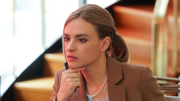 СВАКА ПОРОДИЦА ЈЕ ОТАЏБИНА У МАЛОМ Ђурђевић Стаменковски: Будите део постављања темеља Покрета, не као страначке, него као државне форме СВАКА ПОРОДИЦА ЈЕ ОТАЏБИНА У МАЛОМ Ђурђевић Стаменковски: Будите део постављања темеља Покрета, не као страначке, него као државне форме