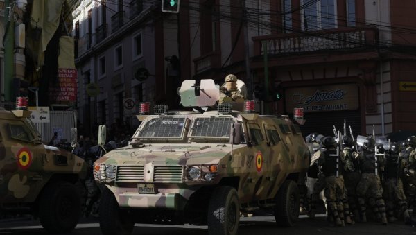 ПРИСТАЛИЦЕ МОРАЛЕСА ЗАУЗЕЛЕ ТРИ ВОЈНЕ БАЗЕ: Спрема се хаос у Боливији? ПРИСТАЛИЦЕ МОРАЛЕСА ЗАУЗЕЛЕ ТРИ ВОЈНЕ БАЗЕ: Спрема се хаос у Боливији?