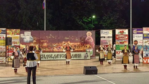 VIDOVDANSKI KONCERT ZA PAMĆENJE: Putovanje kroz bogatu baštinu srpskog folklora VIDOVDANSKI KONCERT ZA PAMĆENJE: Putovanje kroz bogatu baštinu srpskog folklora