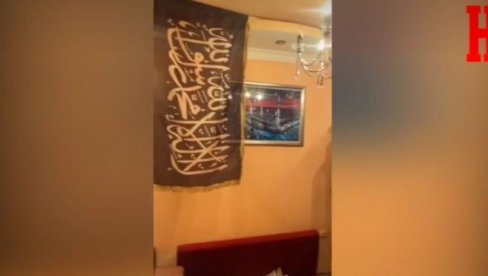 POGLEDAJTE - NA ZIDU OKAČENA ZASTAVA ISLAMSKE DRŽAVE: Snimak stana ekstremiste u Novom Pazaru (VIDEO) POGLEDAJTE - NA ZIDU OKAČENA ZASTAVA ISLAMSKE DRŽAVE: Snimak stana ekstremiste u Novom Pazaru (VIDEO)