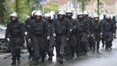 U NEMAČKOJ UBIJEN MUŠKARAC: Divljao bagerom, povredio tri pripadnika policije U NEMAČKOJ UBIJEN MUŠKARAC: Divljao bagerom, povredio tri pripadnika policije