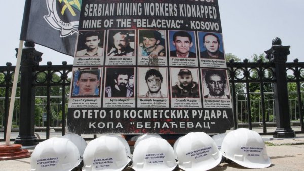 СРЦЕ МОГА ОЦА МОЖДА КУЦА У НЕКОМ ДРУГОМ: Потресне исповести деце отетих на КиМ, пре четврт века, који су одрастали у трагању за родитељима СРЦЕ МОГА ОЦА МОЖДА КУЦА У НЕКОМ ДРУГОМ: Потресне исповести деце отетих на КиМ, пре четврт века, који су одрастали у трагању за родитељима