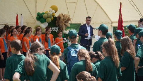 ЛЕТЊИ КАМП ЗА МЛАДЕ ИЗ ДИЈАСПОРЕ: Милићевић - Градите мостове пријатељства (ФОТО) ЛЕТЊИ КАМП ЗА МЛАДЕ ИЗ ДИЈАСПОРЕ: Милићевић - Градите мостове пријатељства (ФОТО)