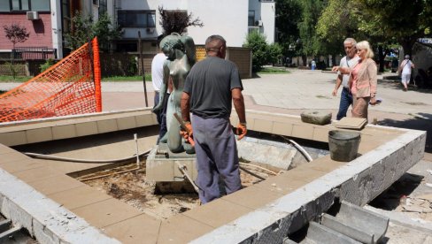 NOVI ŽIVOT SMEDEREVSKE „KUPAČICE“: Počela rekonstrukcija „Fontane kupanja“ u Smederevu (FOTO) NOVI ŽIVOT SMEDEREVSKE „KUPAČICE“: Počela rekonstrukcija „Fontane kupanja“ u Smederevu (FOTO)