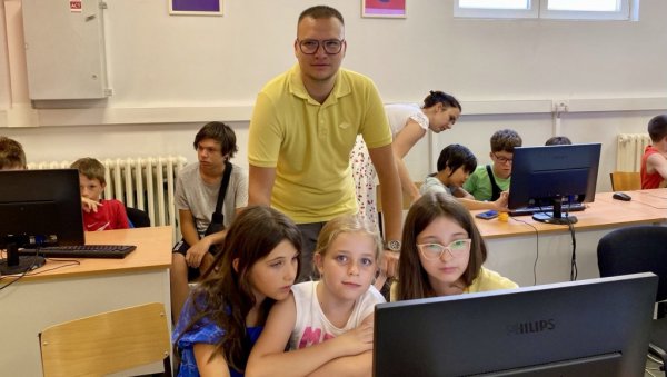 РАДИОНИЦЕ ЗА ЂАКЕ: Општина Обреновац брине о школарцима током летњег распуста РАДИОНИЦЕ ЗА ЂАКЕ: Општина Обреновац брине о школарцима током летњег распуста
