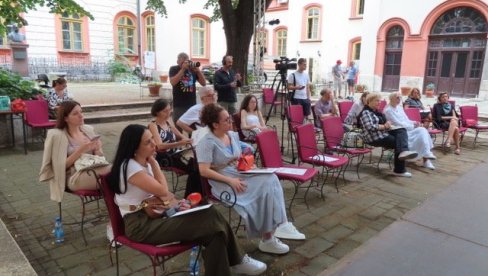 POZORNICA U DVORIŠTU: Pozorište Teatrijum počelo sa radom u Kapetan Mišinom zdanju POZORNICA U DVORIŠTU: Pozorište Teatrijum počelo sa radom u Kapetan Mišinom zdanju
