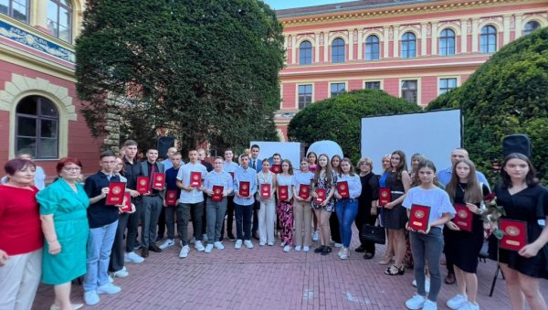 ЂАЦИ СУ ПОНОС СОМБОРА : У Жупанији у Сомбору одржан пријем за ученике генерација ЂАЦИ СУ ПОНОС СОМБОРА : У Жупанији у Сомбору одржан пријем за ученике генерација