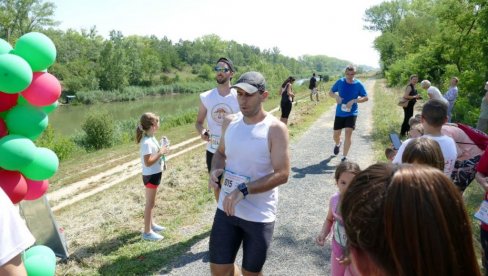 HUMANOST ZA OZUDRAVLJENJE: U Kuli i Odžacima prikupljeno 300.000 dinara za pomoć lečenju mladih HUMANOST ZA OZUDRAVLJENJE: U Kuli i Odžacima prikupljeno 300.000 dinara za pomoć lečenju mladih