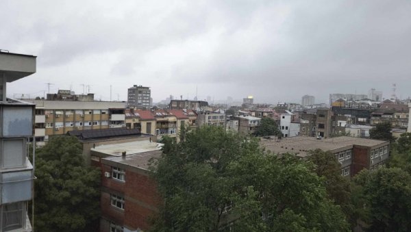 ЗИМА СВЕ БЛИЖЕ: Време данас облачно и хладно са кишом ЗИМА СВЕ БЛИЖЕ: Време данас облачно и хладно са кишом