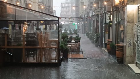 STIŽE POTOP U SRBIJU: Evo kako će se kretati nevreme iz sata u sat (FOTO)