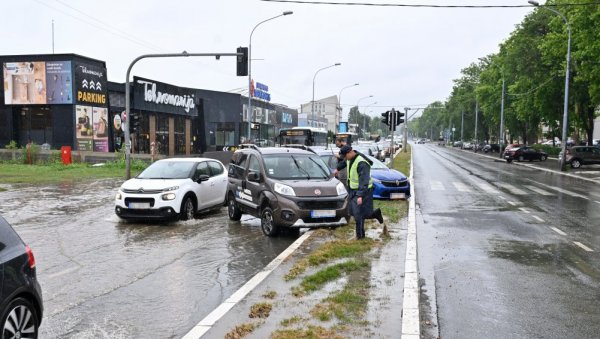 ШАПИЋ ОТКРИО ЗАШТО ЈЕ ДОШЛО ДО КОЛАПСА НА БЕОГРАДСКИМ УЛИЦАМА: Постоје два разлога, то је реалност у овом моменту ШАПИЋ ОТКРИО ЗАШТО ЈЕ ДОШЛО ДО КОЛАПСА НА БЕОГРАДСКИМ УЛИЦАМА: Постоје два разлога, то је реалност у овом моменту