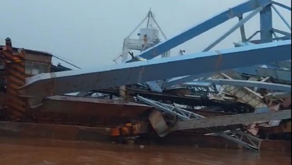 ОЛУЈА ОДНЕЛА ДВА ЖИВОТА: Невреме протутњало Црном Гором и за собом оставил велику штету (ФОТО) ОЛУЈА ОДНЕЛА ДВА ЖИВОТА: Невреме протутњало Црном Гором и за собом оставил велику штету (ФОТО)