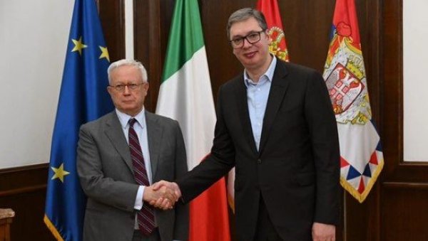 ВУЧИЋ НАКОН СУСРЕТА СА ТРЕМОНТИЈЕМ И ДЕЛЕГАЦИЈОМ: Одличан састанак, поносни на односе и сарадњу наших земаља (ФОТО) ВУЧИЋ НАКОН СУСРЕТА СА ТРЕМОНТИЈЕМ И ДЕЛЕГАЦИЈОМ: Одличан састанак, поносни на односе и сарадњу наших земаља (ФОТО)