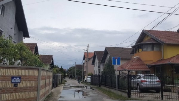 „НОВОСТИ“ САЗНАЈУ - ПОСЛЕ СВАЂЕ ПОТЕГАО НОЖ? Новосађанину Б.К. (67) одређено задржавање због сумње да је покушао да убије сина „НОВОСТИ“ САЗНАЈУ - ПОСЛЕ СВАЂЕ ПОТЕГАО НОЖ? Новосађанину Б.К. (67) одређено задржавање због сумње да је покушао да убије сина