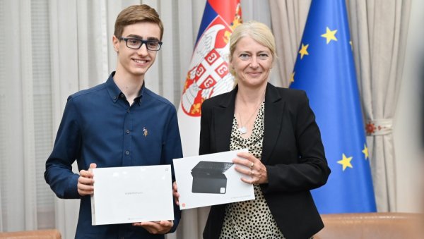 ПРИЈЕМ У ВЛАДИ СРБИЈЕ: Андреј Дробњаковић је представник нових генерација које ће осигурати бољи живот у Србији ПРИЈЕМ У ВЛАДИ СРБИЈЕ: Андреј Дробњаковић је представник нових генерација које ће осигурати бољи живот у Србији