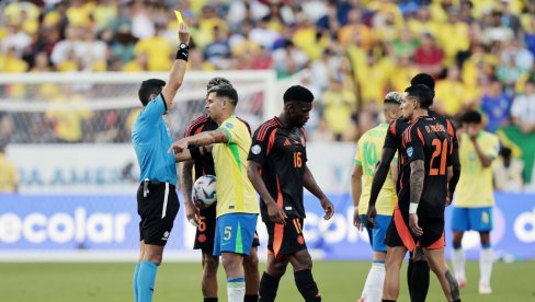 KAKAV HAOS NA KOPA AMERICI: VAR soba izvukla liniju za pogrešnog igrača, zbog sudija se svi hvatali za glavu (VIDEO) KAKAV HAOS NA KOPA AMERICI: VAR soba izvukla liniju za pogrešnog igrača, zbog sudija se svi hvatali za glavu (VIDEO)