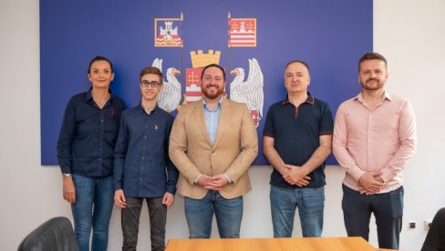 NAJBOLJEM UČENIKU ČAK 50.000 DINARA: Opština Stari grad usvojila odluku o nagrađivanju đaka i nastavnika NAJBOLJEM UČENIKU ČAK 50.000 DINARA: Opština Stari grad usvojila odluku o nagrađivanju đaka i nastavnika